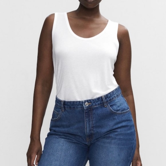 ⭐️2 for $30⭐️ Cotton Scoop Neck Flowy Tank Top - Picture 3 of 3